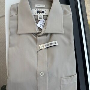 Joseph Abboud classic fit dress shirt. 15.5 32/33